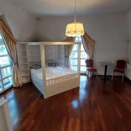 Castle Garden *** Pansiyon *