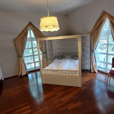 Castle Garden *** Homestay