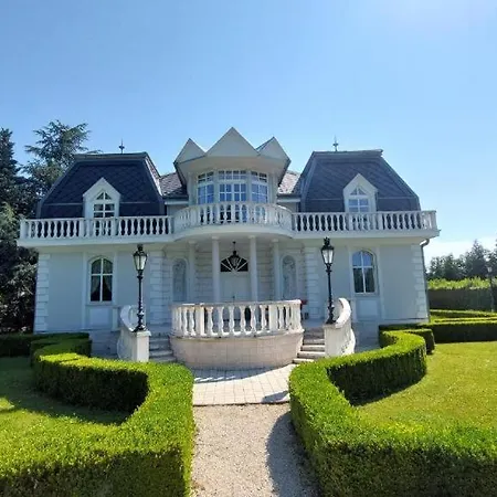 منزل للإقامة Castle Garden ***