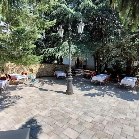 Castle Garden *** *
